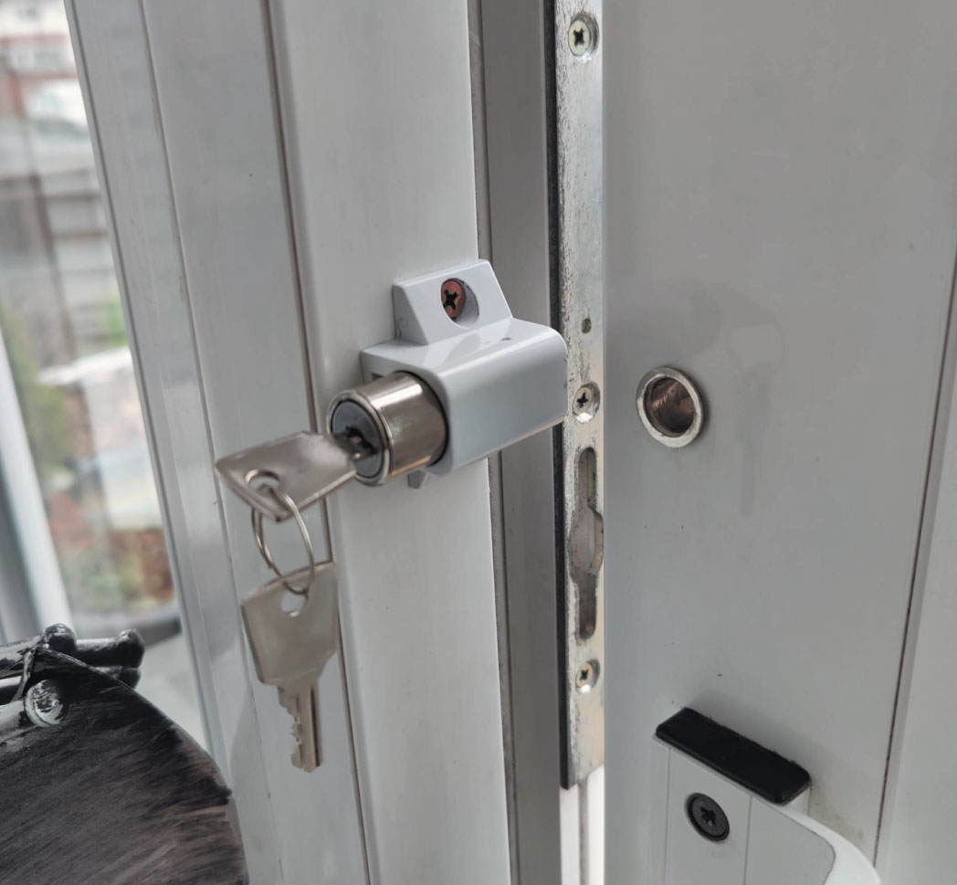 Lock repair 7 offering a dependable solution for locksmith emergency cases.